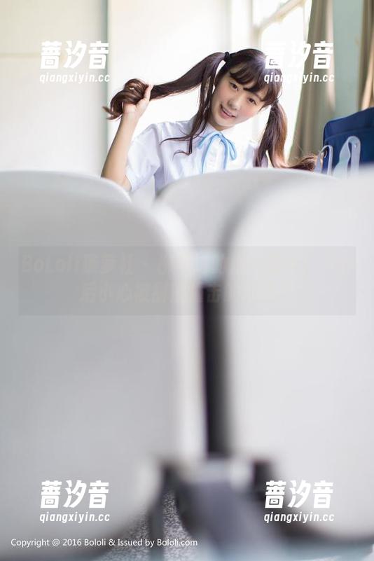 BoLoli菠萝社 - 柳侑绮的清纯图集：下载后小心被甜蜜撞击的心哦！