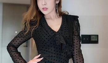 Feilin嗲囡囡 – 限量版在线美图：Emily顾奈奈酱背后的秘密，难以抗拒的诱惑。