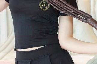 GIRLT果团网 – 这组最新的王婉悠美图！你们看，姐姐的每个动作都让人想多看几眼。