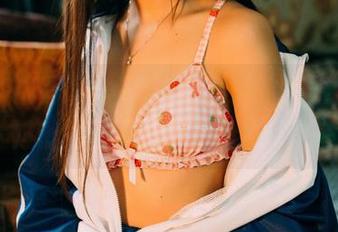 GIRLT果团网 – 蕾丝梦境里的莫雅琪，经过的原图轻轻晃动着眼睛！
