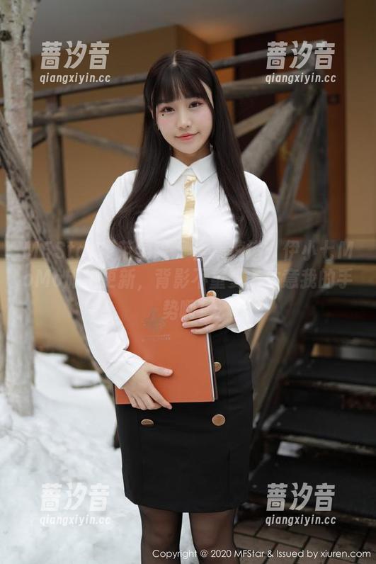 MFStar模范学院 - 合集速递：伊小七MoMo旅拍更新，背影不重要，注意我的手势啊！