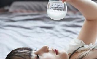 MiiTao蜜桃社 – 油亮不油腻：蜜蕊Mary的私拍图包，让你忍不住多看几眼