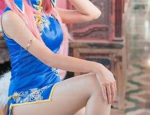 Money冷冷和辉夜姬，制服的搭配太违和，却又有种不太习惯的和谐，图包可以再来点吧？
