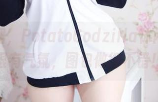 一身紫裙，PotatoGodzilla休闲也可以很有气氛，图包做得不错！