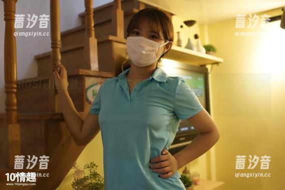 ROSI白色丝袜，照片的光芒好像都在说：“看我看我，别走啊！”