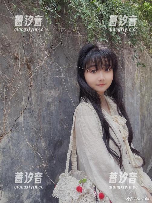 用牛仔裤演绎一场无声的舞台剧，Sayako＿今年4岁的图包值得一看！
