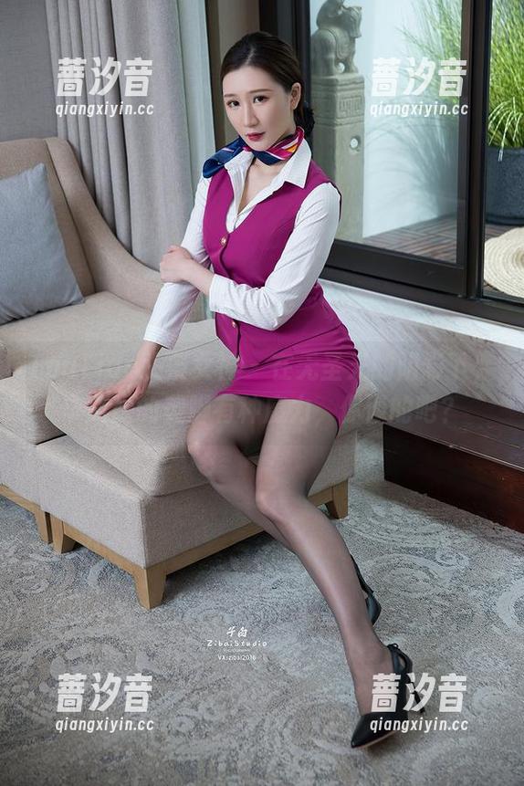 TouTiao头条女神 - 在无圣光的阴影下，申美嫣的美脚有种魔力，你懂的吧？