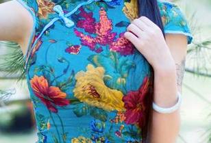 TuiGirl推女郎 – 李丽莎在白色写真墙前，我只想说壁纸也想上热门！
