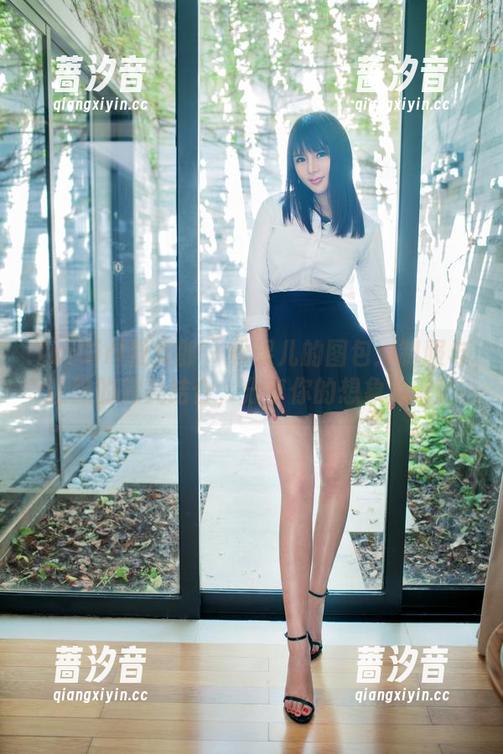 TuiGirl推女郎 - 松果儿的图包：制服与狂热的完美结合，分享你的想象力吧！