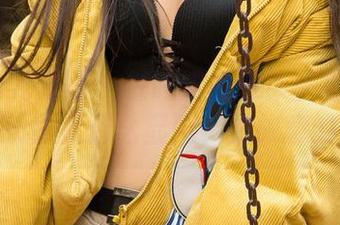 UGirls尤果网 – 倪叶腾在这作品里毫无保留，长腿就那么显眼，是故意的吧？