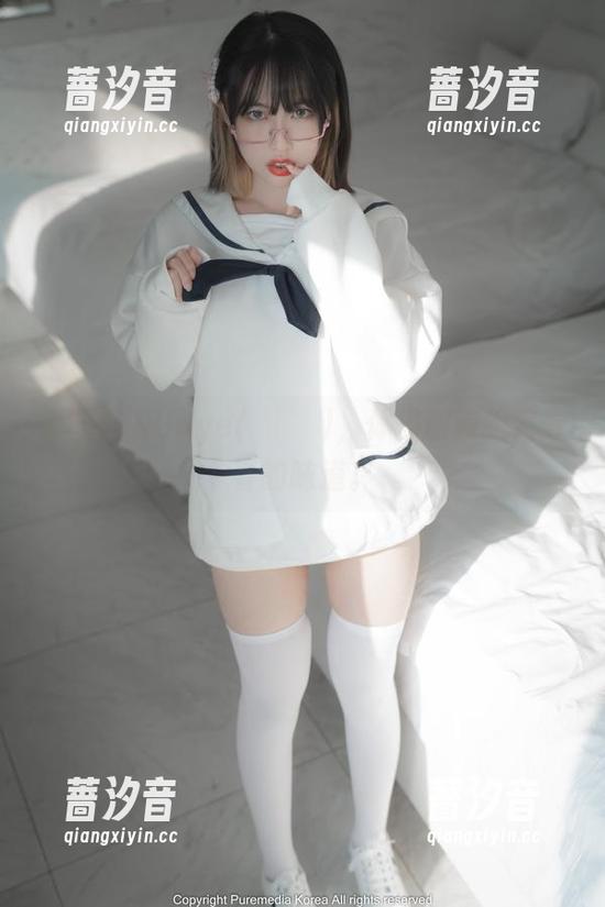 套图里的Uhye(이유혜)，体操服萦绕着青春的味道。