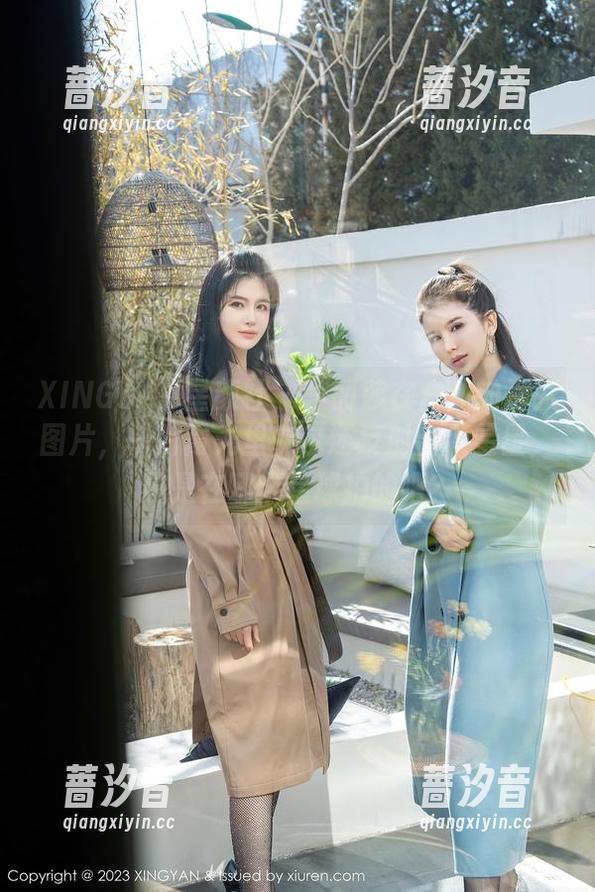 XINGYAN星颜社 - 李丽莎在户外的那张图片，一片霞光里偶尔还反射出小星星，这是在哪个星球拍的吧？