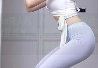 Xiuren秀人网 – Niki可雅的白丝：图包中的腿部派对，准备好你的眼球了吗？欢迎报名！