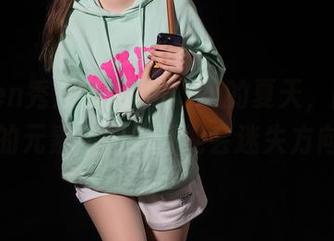 Xiuren秀人网 – 小Kiki的夏天，图包里的元素多到你可能会迷失方向