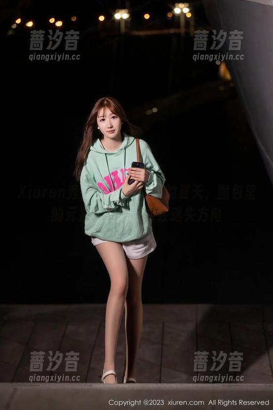 Xiuren秀人网 - 小Kiki的夏天，图包里的元素多到你可能会迷失方向