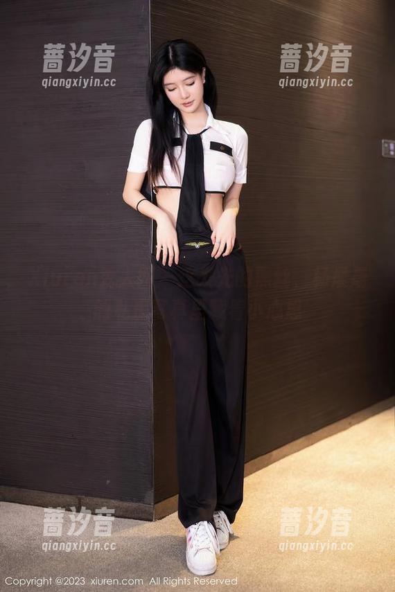 Xiuren秀人网-杨晨晨 Xiuren秀人网 - 这发光的黑丝,杨晨晨的私房写真里藏着小心思