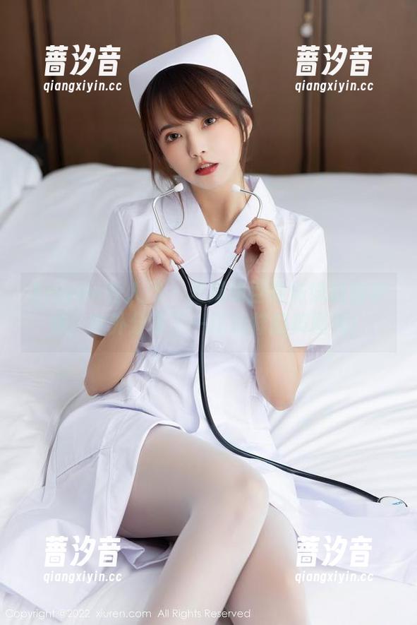 Xiuren秀人网 - 当猫咪巨臀妹妹遇到学妹，意外分享了一场别样的美图秀！