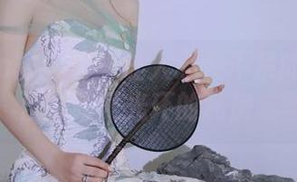 Xiuren秀人网 – 让人忍俊不禁的罗爱乔，自带眼镜光环的私房美图