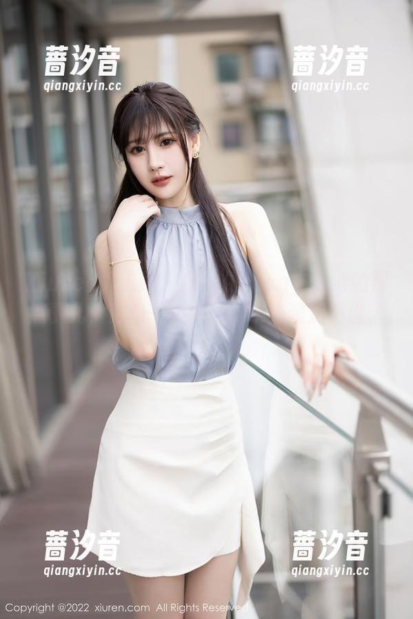 Xiuren秀人网 - 赵惟依coco与泳池的那点事儿，更新一波图片，水光潋滟不说了。