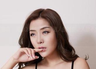 YouWu尤物馆 – 韩冰冰儿的原图，迷人的制服让人忍不住想多看几眼。