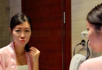 pans – 这个高清图库里的诗诗，似乎在低声耳语着一些小秘密