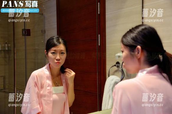 pans - 这个高清图库里的诗诗，似乎在低声耳语着一些小秘密