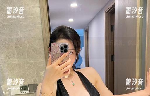 微密圈 - 想看美图？不爱笑的赛琳的渔网黑丝，我只能说，你准备好了吗？