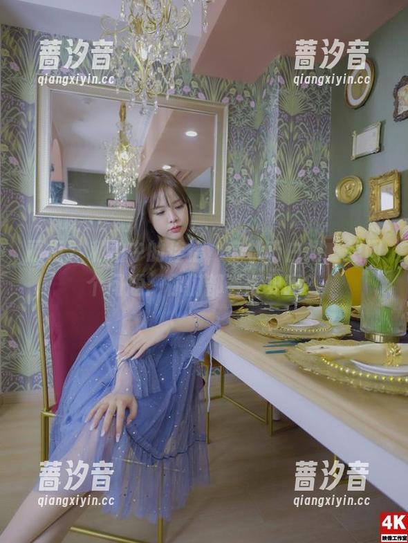 丽柜 - 私拍中的佳怡，穿机巧白裙，想问个问题：你们都看得见吗？