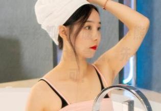 丽柜 – 羊毛衫都不够暖和，小熊的圣诞写真全套来了，别太着急哦，先来一杯热可可！