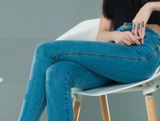 丽柜 – 慢工出细活——微微的女同事合集中的细节值得玩味。