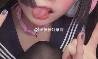 最新美图，佳佳酱ovo的职业装状态：上班像是在拍电影，观众是HR！