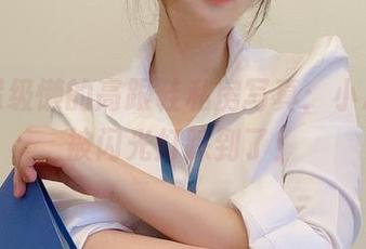 依依超级懒的高跟鞋私房写真：小心，别被闪光灯踩到了！
