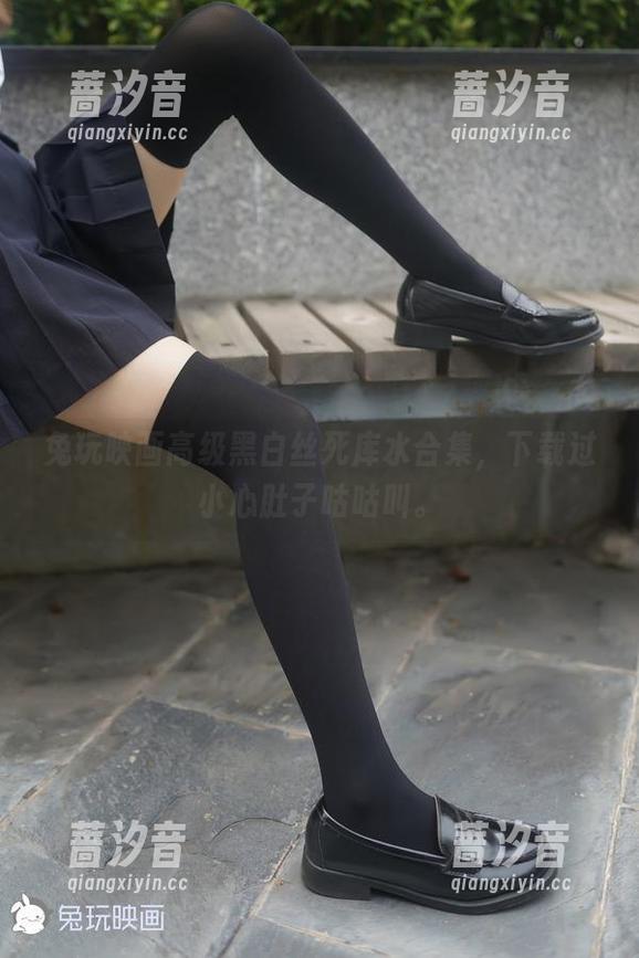 兔玩映画高级黑白丝死库水合集，下载过小心肚子咕咕叫。