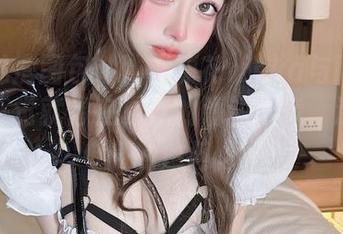 说说私房图包：冲田凛花rinka与阿库娅，这感觉就像在夏夜的海边漫步，透着些微的悠闲。