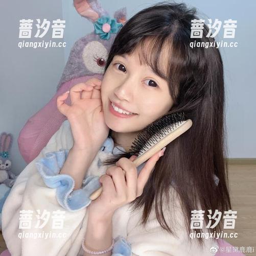 最新图册“女友”，倒是挺会玩千反田鹿子