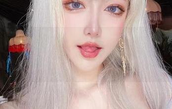 啾小妍Deer的金发与cos，拼命把人抓进去！