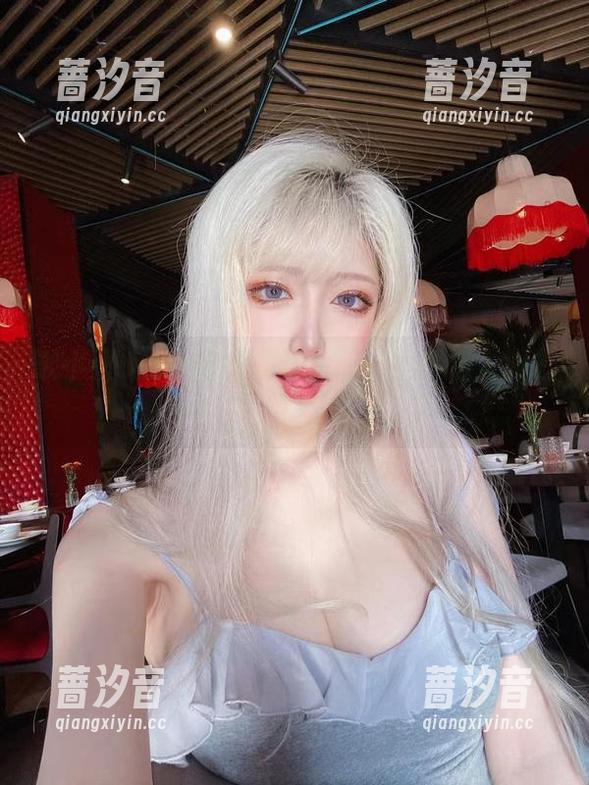 啾小妍Deer的金发与cos，拼命把人抓进去！