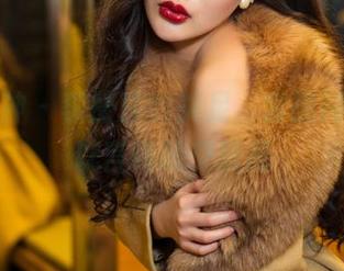 头条女神 – 李丽莎的美足，套图间有种难以言喻的交融感
