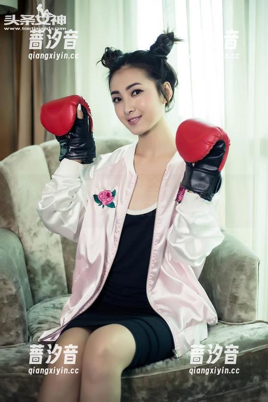 头条女神 - 高跟鞋资源全靠李丽莎，走路比我还带风，真想问她怎么练的！