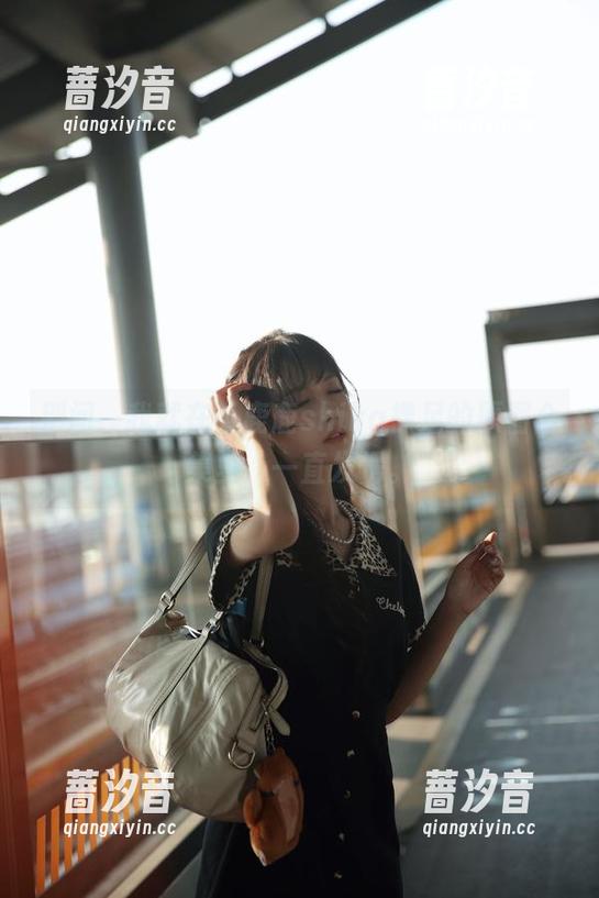 别问，我就在小鹿鹿shika裸足的原图合集里，一直发愣。