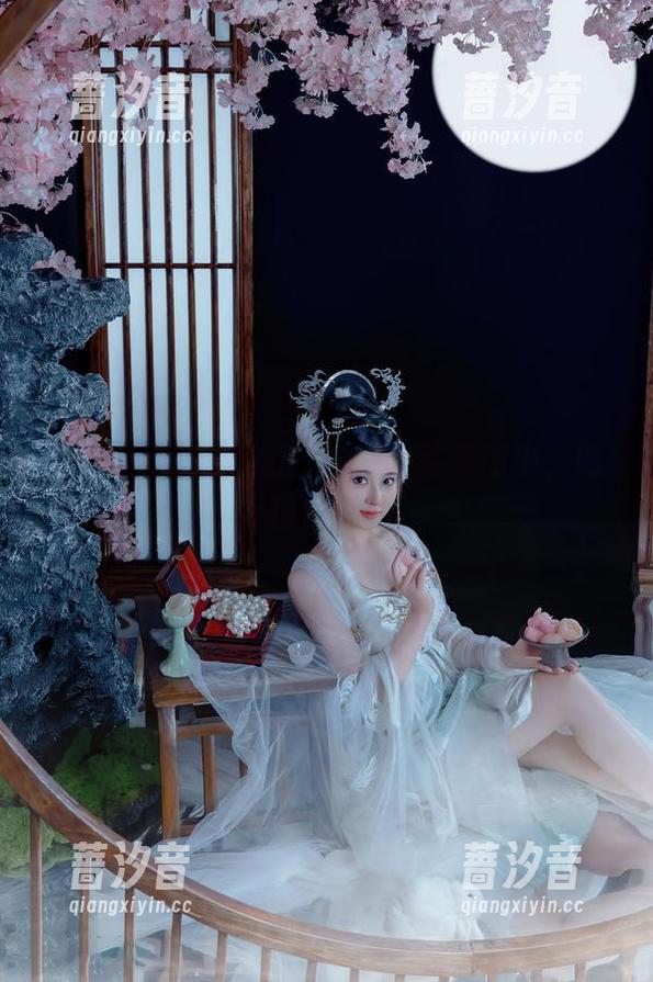 年年Nnian与她的灰丝-在这套图中，时间仿佛静止...