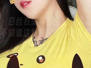 微密圈 – 白丝在张老师的图库里总是那么出彩，不知道这种搭配低调中透露了什么呢？