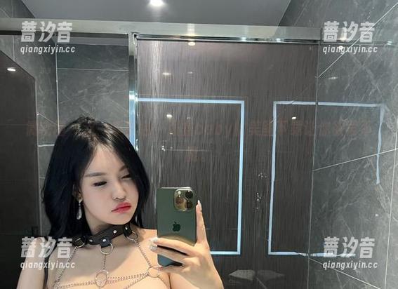微密圈 - 这一季黑色，张鑫baby的美图下载让你欲罢不能。