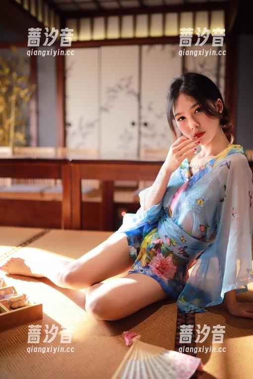 抖娘利世表示：这张眼镜的作品不止扭曲了视线，还扭曲了我的心！