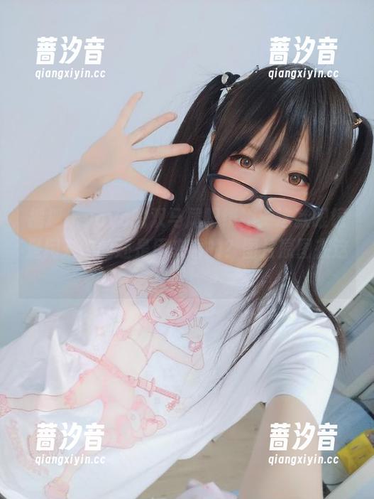 摇摇乐yoyo的双马尾眼镜娘：这款眼镜是用来撩的还是用来看的？图片原图在这里！