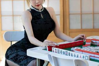 星颜社 – 就Emily尹菲这一组黑丝图片，我想说，万一这是时尚界的友谊邀请函，大家快来凑热闹！
