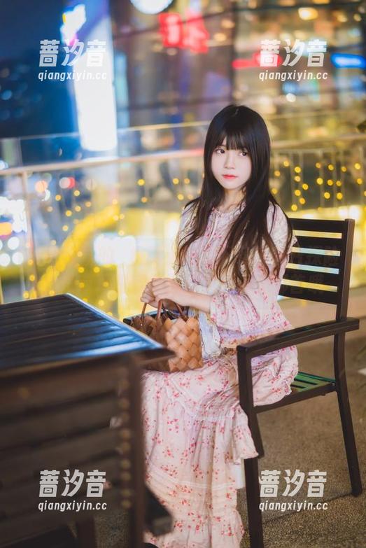 清新出锅的桜桃喵：白裙下冬眠图片探险，没带耳机就不要问我音乐是哪首哦