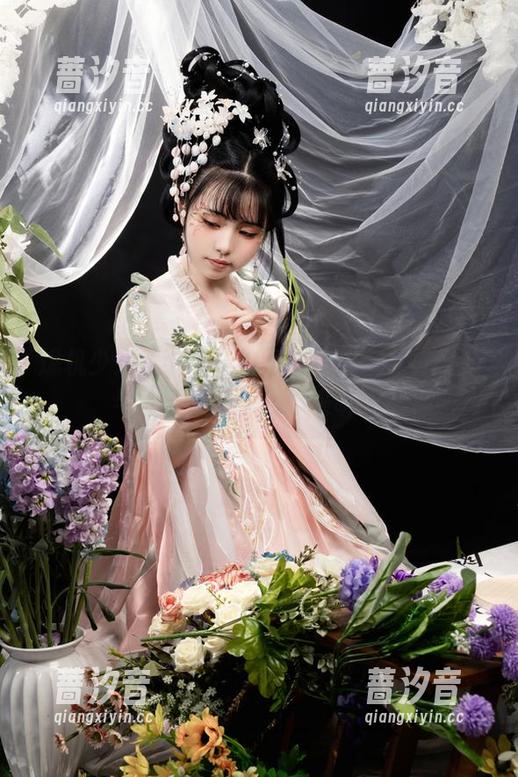 爆机少女喵小吉私拍图包穿越：金鱼独奏与双子合唱，你不来听听？