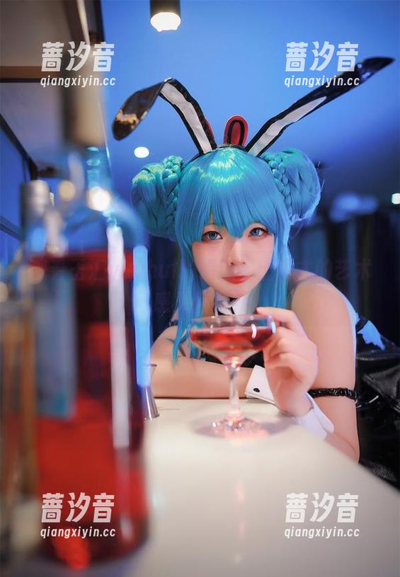 观看玉汇yuuhui的蜡狐，土豪式的艺术感又何妨？