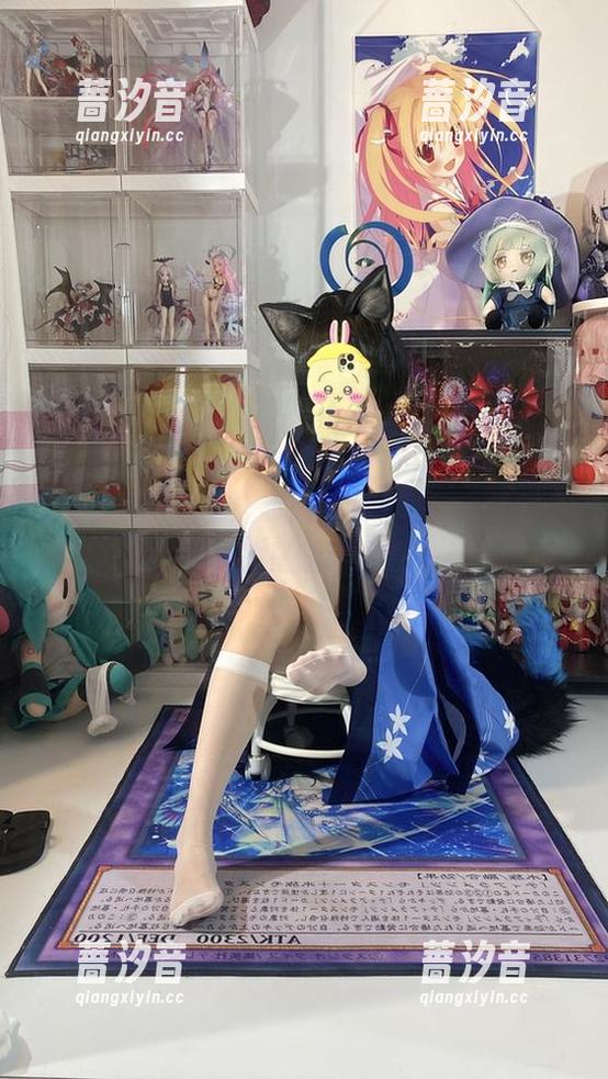 每张美腿照片都让我想多看一秒，白栎Shirly真的是腿控杀手。